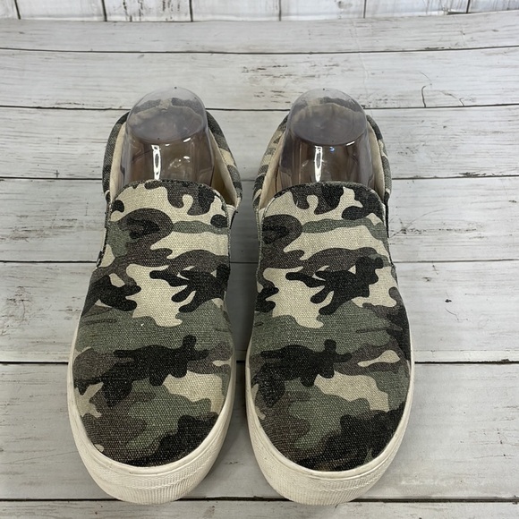 Steve Madden Camo Gills-C Slip-on Sneaker - Picture 5 of 12